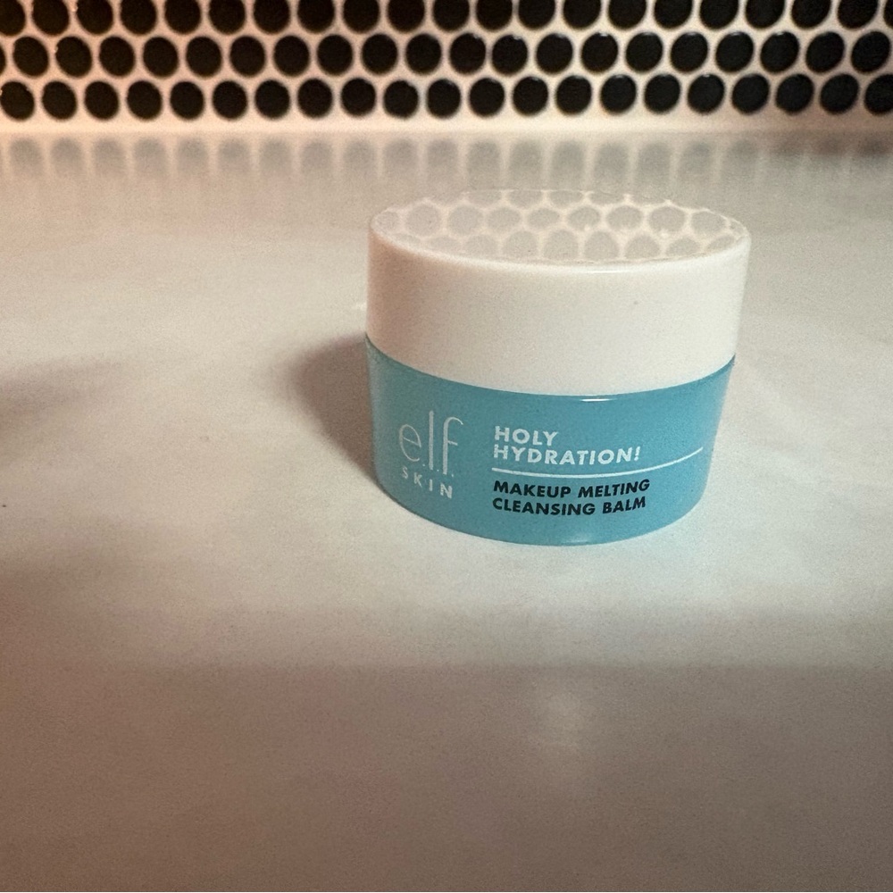 ELF Holy Hydration Skincare Collection - Blue and White - Picture 6 of 9